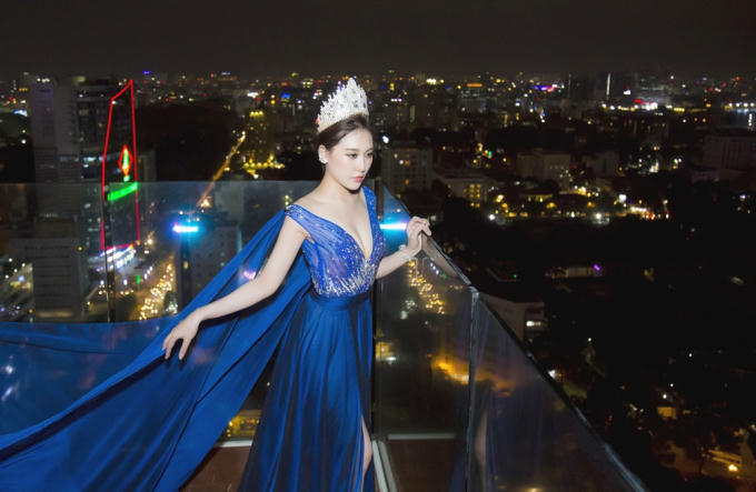 Hoa hậu Hoàng Kim quyến rũ, hé lộ việc góp mặt trong phim