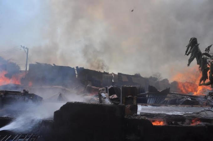 Đống hoang tàn còn lại.