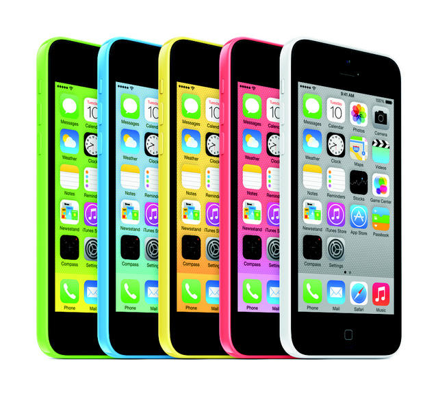 Lần đầu tiên Tim Cook "phá lệ", cho ra mắt một dòng iPhone hoàn toàn khác - đó là iPhone 5C với thiết kế vỏ nhựa nhiều màu sắc sặc sỡ và có giá rẻ hơn phiên bản gốc. Tuy nhiên iPhone 5C cũng là dòng sản phẩm đón nhận nhiều ý kiến trái chiều nhất, cho rằng nó đã phá vỡ đi nét sang trọng truyền thống của iPhone.