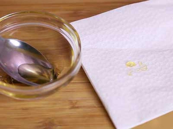 Muốn biết mật ong thật hay giả, chỉ cần thử 5 c&aacute;ch sau