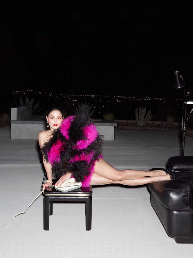 Vanessa Hudgens mặc xuyên thấu 'có như không' gây sốc - ảnh 10