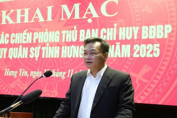 Ông Nguyễn Hữu Nghĩa, Ủy viên Ban Chấp hành Trung ương Đảng, Bí thư Tỉnh ủy Hưng Yên, Bí thư Đảng ủy quân sự tỉnh phát biểu chỉ đạo diễn tập.