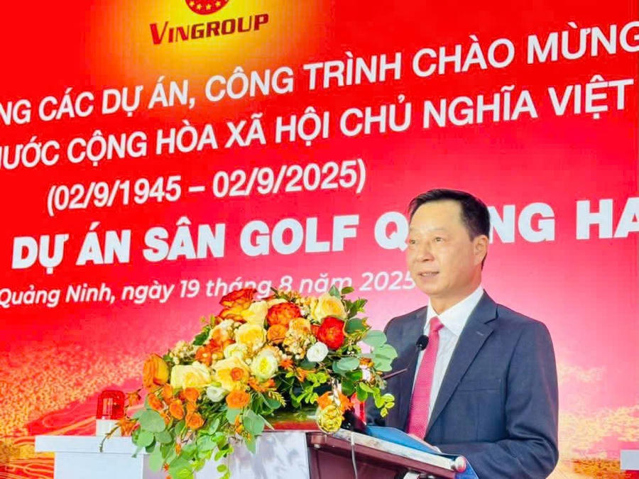 Ông Lê Văn Ánh, Phó Chủ tịch UBND tỉnh Quảng Ninh phát biểu tại lễ khởi công dự án sân golf Quang Hanh.