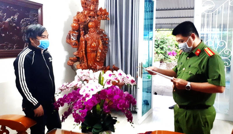 Công bố lệnh khám xét nơi ở của Nguyễn Dương Thế Hùng.