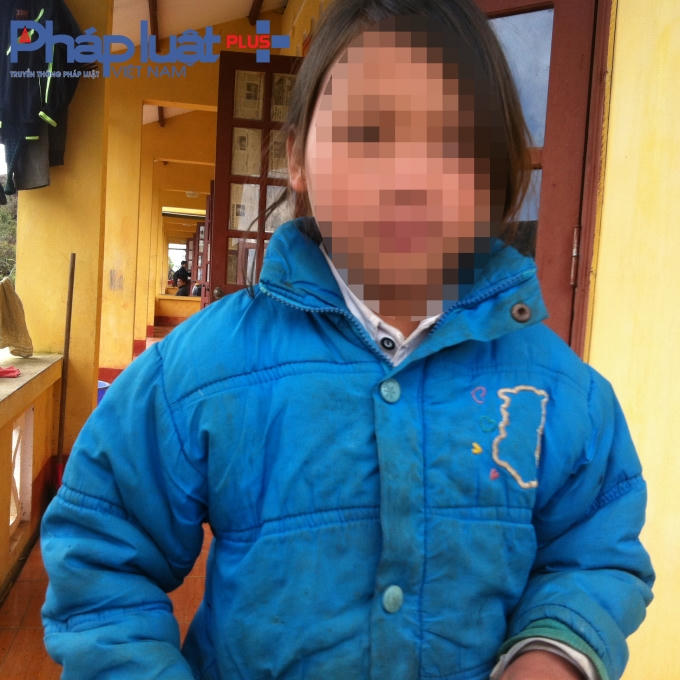 Các cháu nhỏ kể lại sự việc với PV.