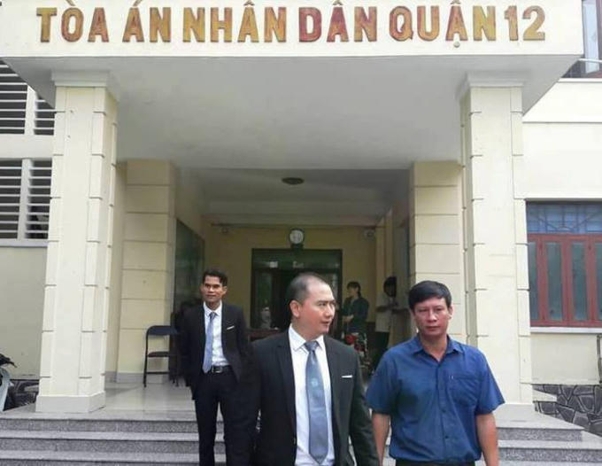 Bị cáo Nguyễn Văn An và các Luật sư bào chữa tại TAND quận 12.