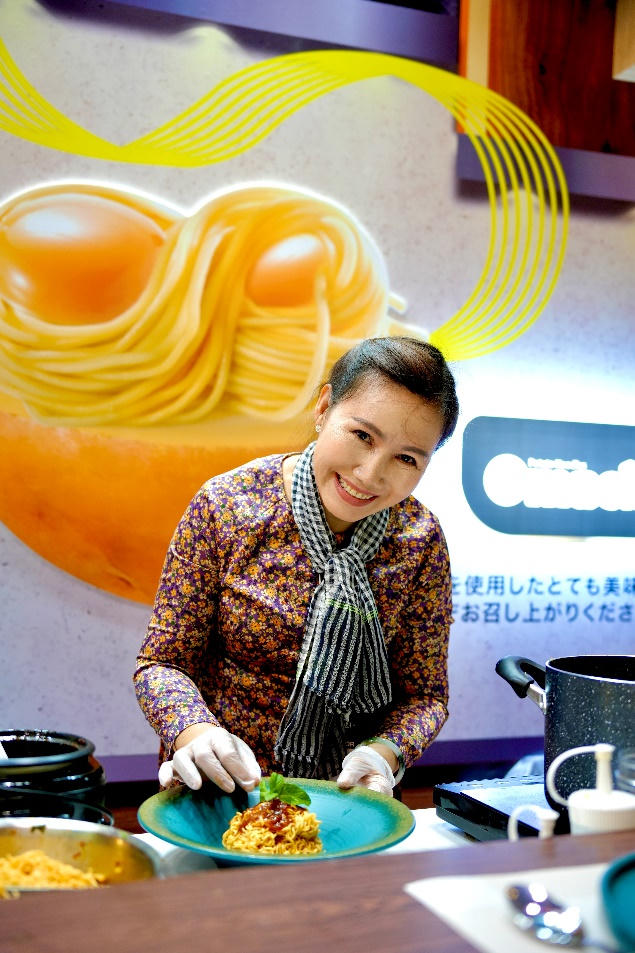 Nghệ nhân Trần Thị Hiền Minh - Phó chủ tịch hội đầu bếp chuyên nghiệp Sài Gòn Chủ nhân của các món ăn chế biến và bài trí sang trọng từ mì khoai tây cao cấp Omachi