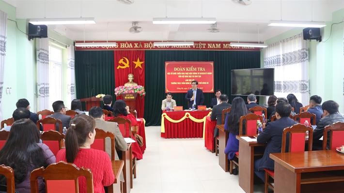 Đoàn kiểm tra của Bộ GD&ĐT làm việc với Trường THCS Trần Hưng Đạo, TP Đông Hà, tỉnh Quảng Trị.