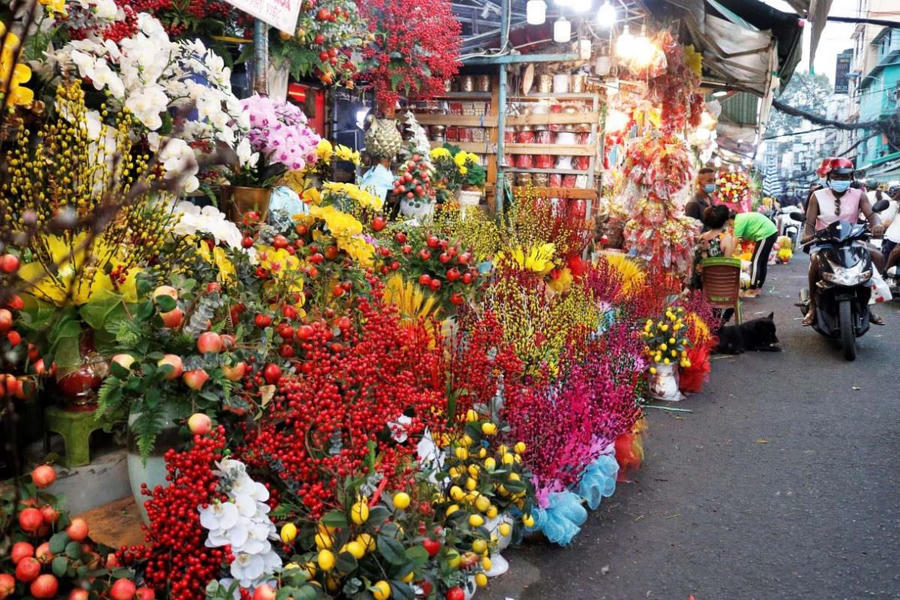 Chợ hoa Tết từ lâu đã trở thành một trong những nét đặc trưng của ngày Tết cổ truyền Việt Nam.