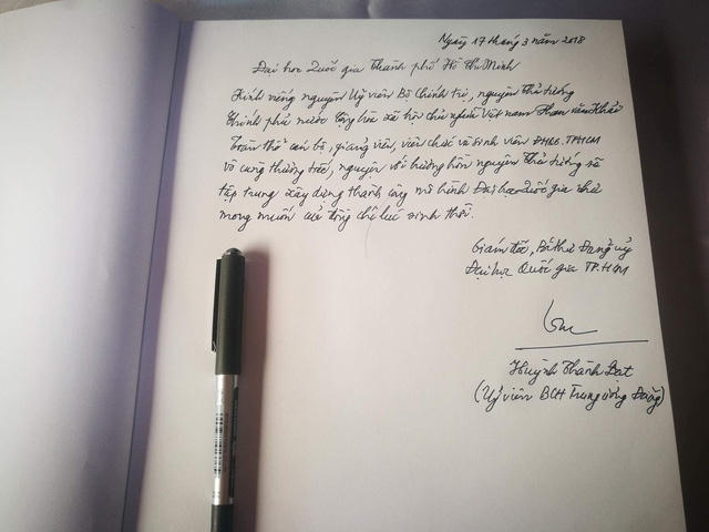 Những dòng tiễn biệt trong sổ tang...