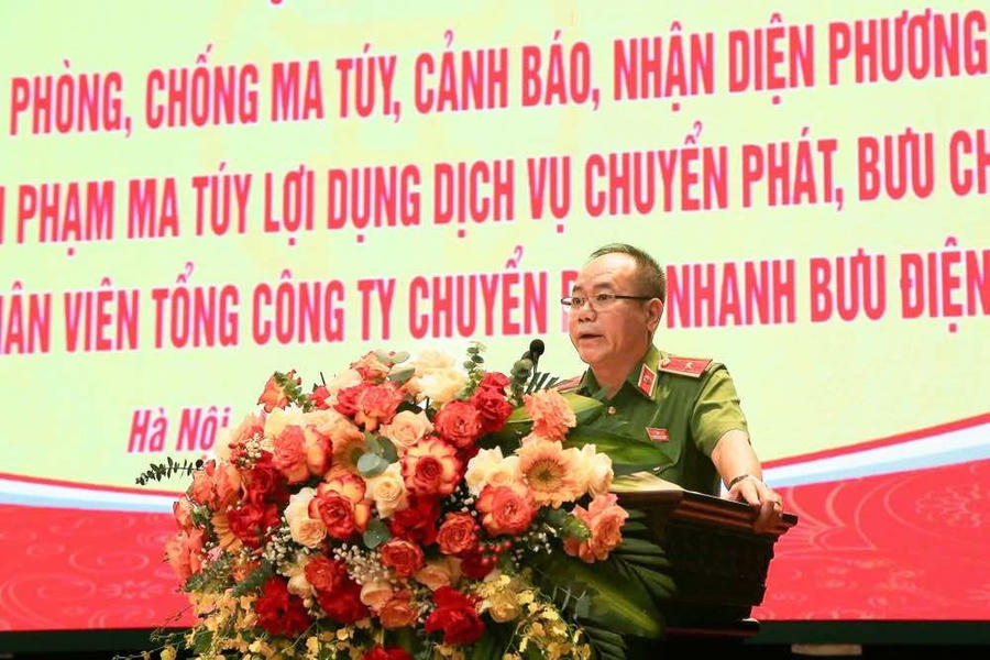 Phó Giám đốc, Thủ trưởng Cơ quan Cảnh sát điều tra (Công an thành phố Hà Nội) Thiếu tướng Nguyễn Thanh Tùng phát biểu tại buổi tuyên truyền.