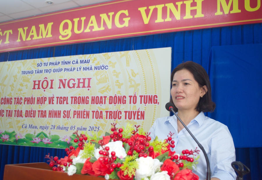 Bà Nguyễn Thị Thúy - Phó Giám đốc Trung tâm Trợ giúp pháp lý Nhà nước Cà Mau, báo sơ kết công tác TGPL 6 tháng đầu năm 2025.