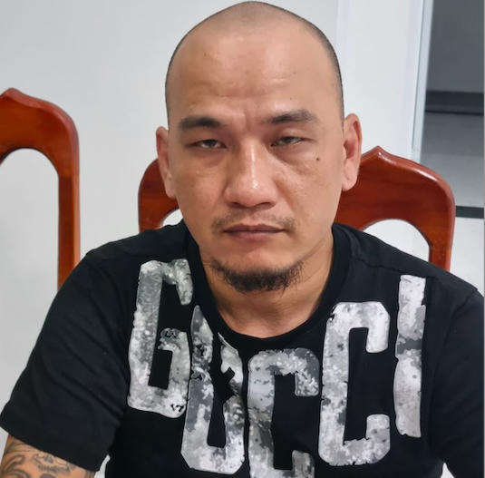 Đối tượng Huỳnh Văn Long tại cơ quan Công an. (Ảnh: Công an Thanh Hoá)