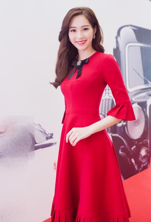 Dù lịch làm việc dày đặc nhưng Hoa hậu vẫn luôn xinh đẹp và rạng rỡ mỗi khi xuất hiện. Ảnh: internet.