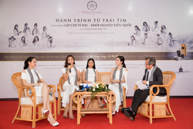 Huyền My, Ngọc H&acirc;n xinh đẹp nổi bật ở khu chợ nổi độc đ&aacute;o ở miền T&acirc;y