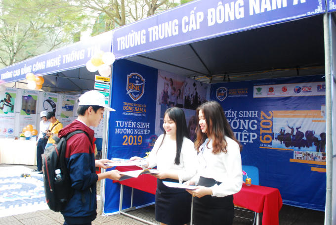 Các đơn vị tham gia tư vấn tuyển sinh giáo dục nghề nghiệp mang lại nhiều thông tin cũng như lựa chọn cho các em học sinh để lựa chọn hướng đi nghề nghiệp tốt nhất. Như Trường Trung cấp Đông Nam Á (80B Lê Duẩn, quận Hải Châu, TP Đà Nẵng) xây dựng nhiều ngành đào tạo: Kỹ thuật xây dựng, cấp thoát nước; Bảo hộ lao động và môi trường; Kế toán, quản trị kinh doanh; Nghiệp vụ nhà hàng, khách sạn... để phù hợp với nhu cầu từ các doanh nghiệp, đơn vị tuyển dụng nhân sự.