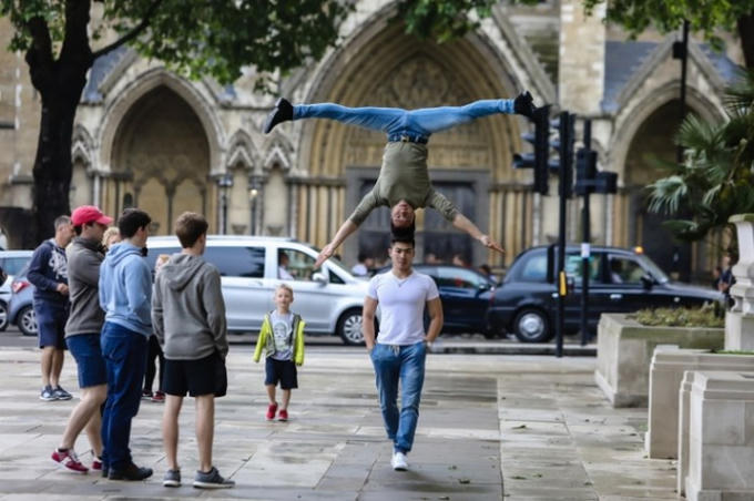 Sau khi kết thúc Britain's Got Talent anh em Cơ - Nghiệp đã dành nhiều thời gian để nghỉ ngơi hồi phục những chấn thương.