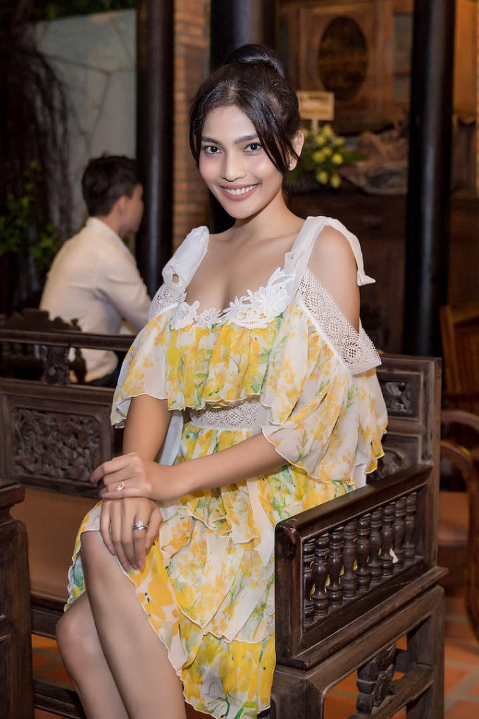 Á hậu Trương Thị May.