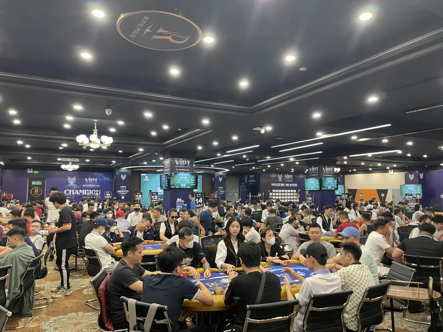 Bên trong CLB Royal poker tại 195 phố Khâm Thiên, Đống Đa, Hà Nội