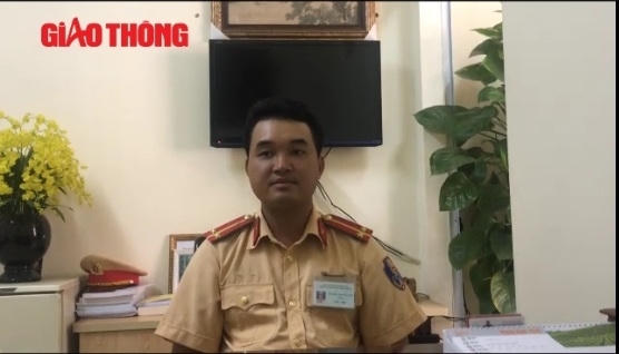 PV Báo Giao thông đã có cuộc phỏng vấn trực tiếp với Trung úy Nguyễn Hoàng Anh là người "giơ chân, người vi phạm lao dải phân cách".