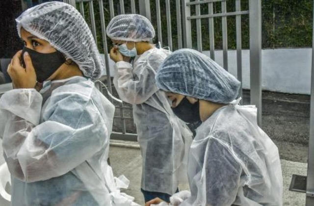 Tròn 1 năm đại dịch, 3.000 y tá tử vong vì COVID-19