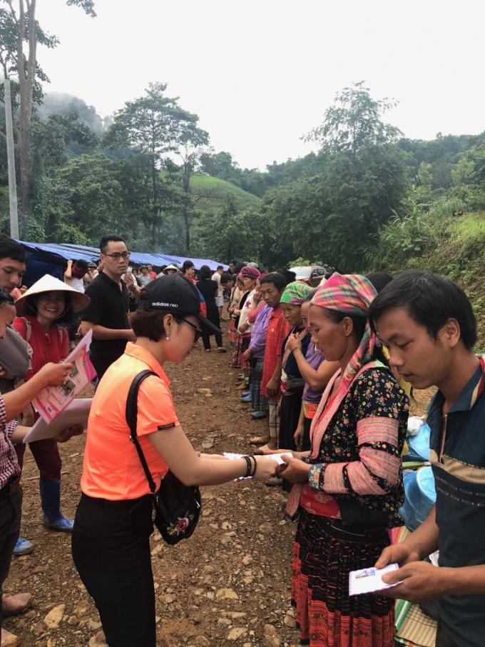 Đội thiện nguyện Trao tặng yêu thương tặng quà cho 28 hộ gia đình bản Sáng Tùng, xã Tả Ngảo, huyện Sìn Hồ, Lai Châu