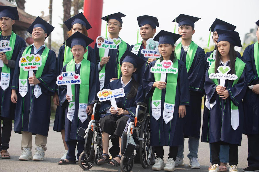 Nghị Lực Sống là nơi khơi dậy niềm tin, nuôi dưỡng nghị lực, thắp sáng ước mơ, thay đổi tương lai cho người khuyết tật và người yếu thế. Để họ cảm thấy rằng, mình cũng là một điểm mạnh.