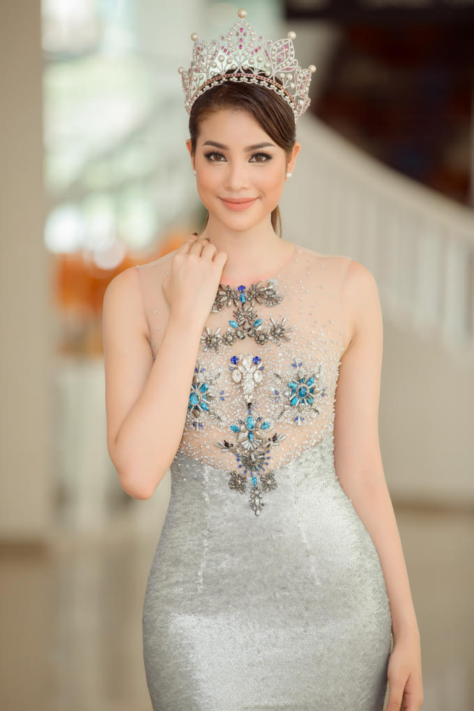 Phạm Hương biến đổi phong c&aacute;ch li&ecirc;n tục, khoe nhan sắc rạng rỡ