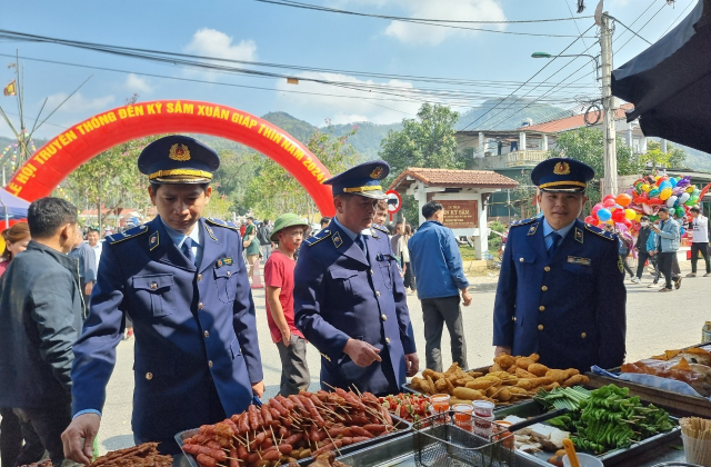Tăng cường công tác giám sát, kiểm tra vệ sinh an toàn thực phẩm tại các lễ hội đầu năm