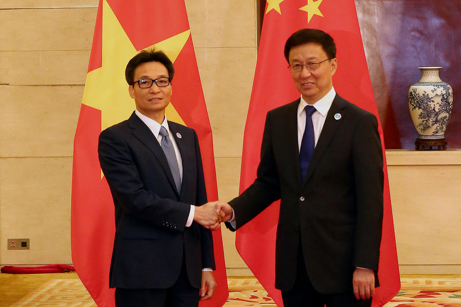 Phó Thủ tướng Vũ Đức Đam và Phó Thủ tướng Trung Quốc Hàn Chính. Ảnh: VGP/Đình Nam