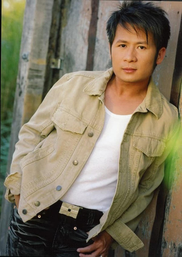 Bằng Kiều sở hữu giọng nam cao, trong và giàu tình cảm