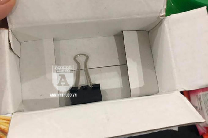 Món hàng "phụ kiện thời trang" giá 79.000 đồng lại chỉ là... một chiếc kẹp giấy!