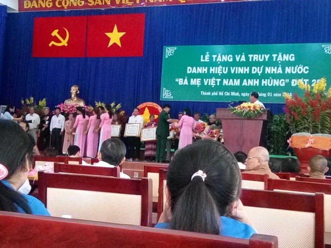 Lễ truy tặng danh hiệu Bà Mẹ VN Anh hùng. Ảnh: P.T