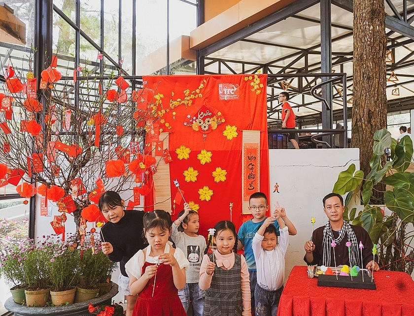 Du khách check - in tại khu du lịch TTC World - Thung Lũng Tình Yêu.