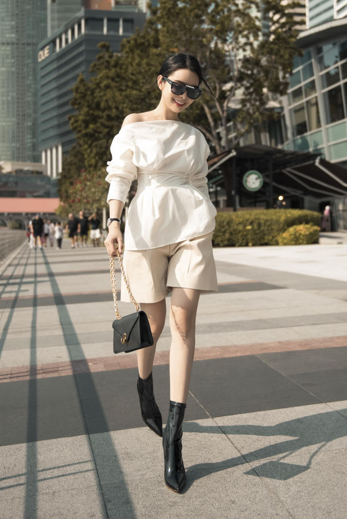 Hoa hậu Huỳnh Vy xinh đẹp với bộ ảnh streetstyle “lạc lối” ở Singapore