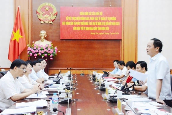 Chủ tịch UBND tỉnh Hưng Yên Trần Quốc Văn phát biểu tại buổi Giám sát chuyên đề của Quốc hội . Ảnh: Vi Ngoan