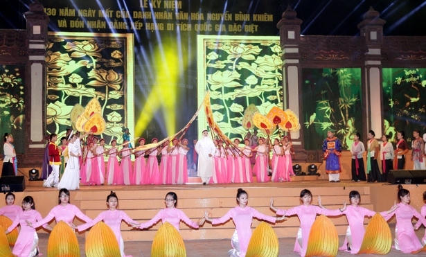 Lễ hội áo dài TP Hồ Chí Minh lần 3 với nhiều hoạt động nghệ thuật phong phú đa dạng.