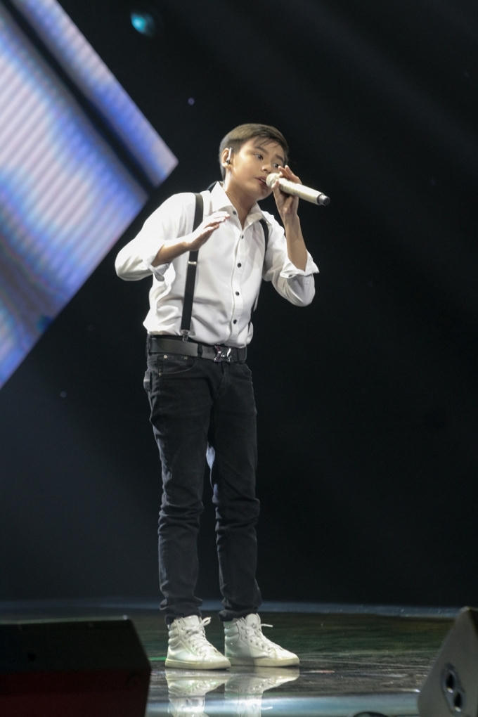 Đặng Hồng Hải thể hiện ca khúc "Một đời người một rừng cây".