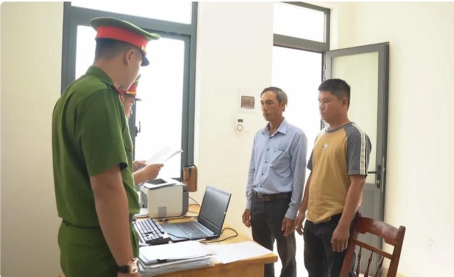 Cơ quan công an đã khởi tố 2 đối tượng Trường và Trí về hành vi đưa và nhận hối lộ