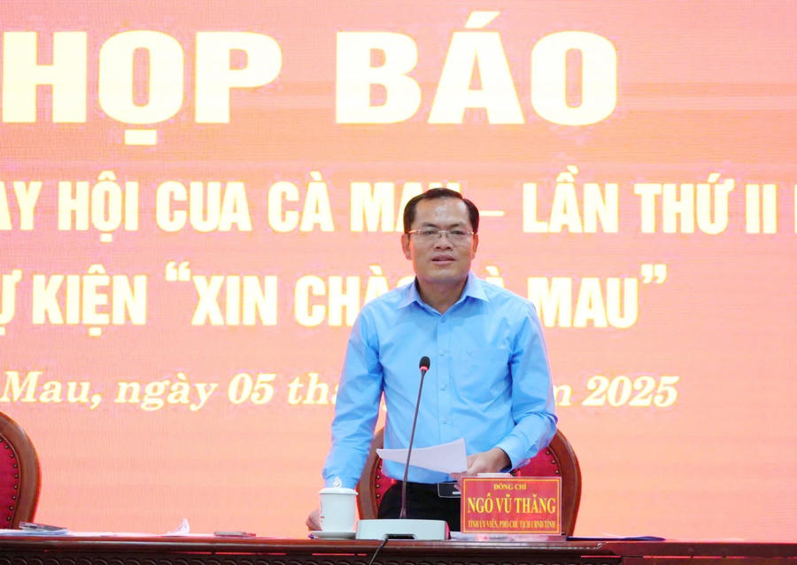 Ông Ngô Vũ Thăng – Phó Chủ tịch UBND tỉnh Cà Mau điều hành thảo luận tại buổi họp báo.