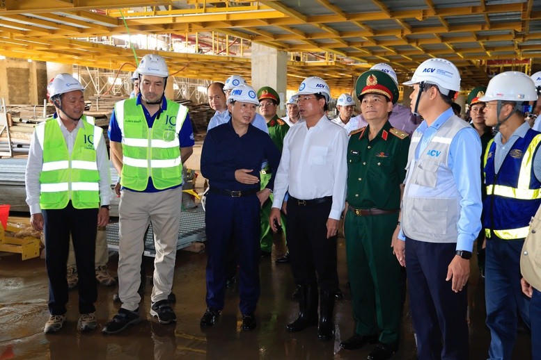 Phó Thủ tướng Trần Hồng Hà kiểm tra tiến độ dự án Cảng hàng không quốc tế Long Thành. Ảnh: Chinhphu.vn