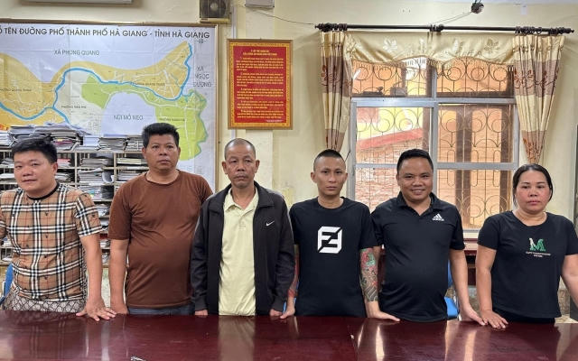 Hà Giang: 6 đối tượng đang say mê chơi sóc đĩa thì bị bắt