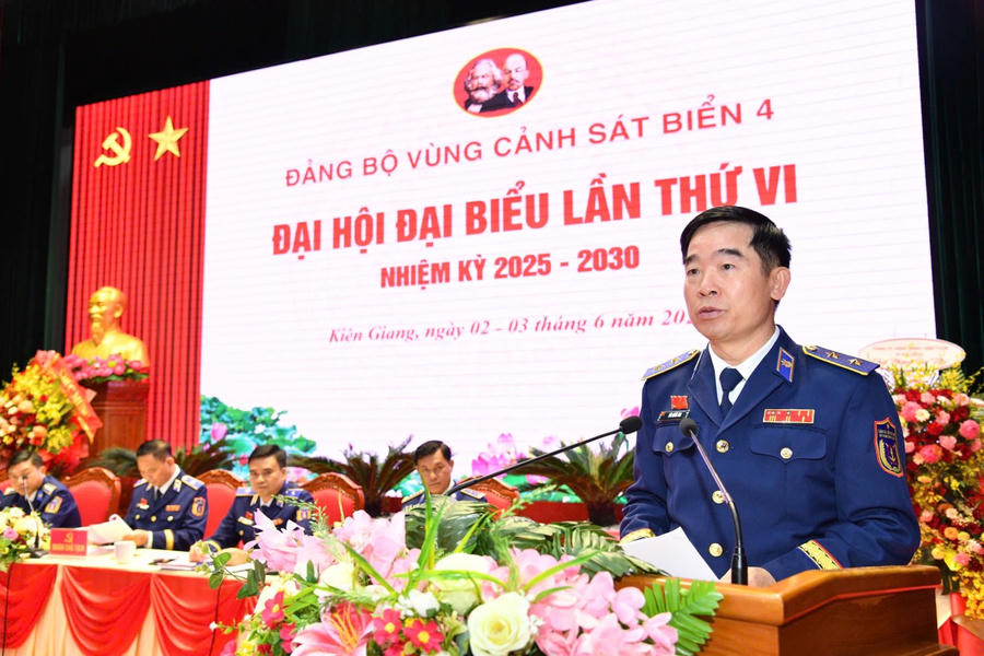 Trung tướng Bùi Quốc Oai - Bí thư Đảng ủy, Chính ủy Cảnh sát biển Việt Nam phát biểu chỉ đạo Đại hội.