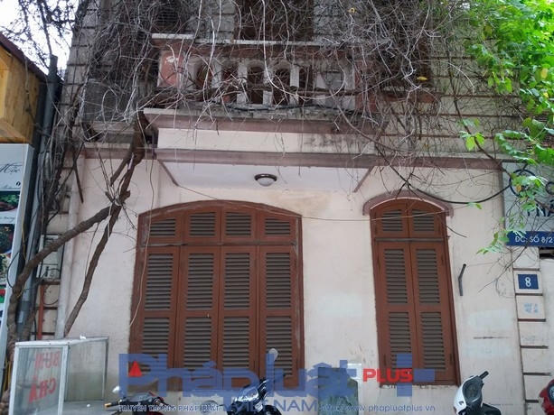 Phần hiên trước cũng đã nghiêng trông thấy rõ