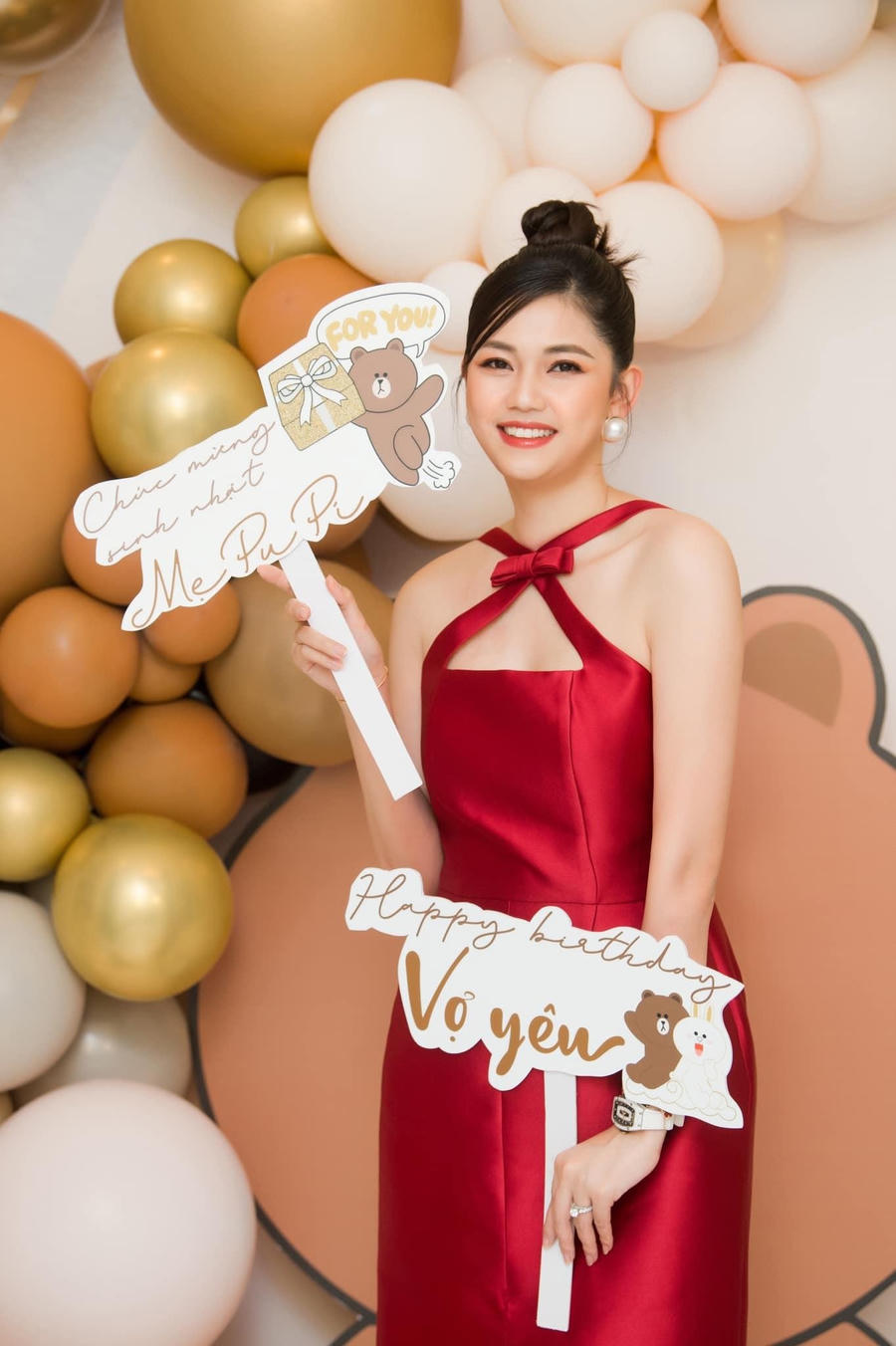 Ông xã của Thanh Tú tự tay tổ chức tiệc sinh nhật rất hoành tráng cho vợ.