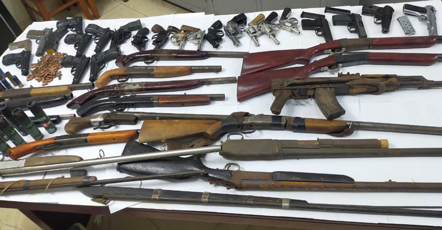 Do làm tốt công tác tuyên truyền, cảnh báo nên nhiều đối tượng hình sự đã tự giác mang vũ khí đến cơ quan công an để giao nộp.