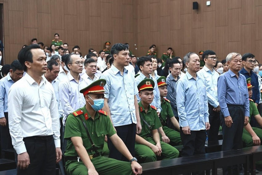 Các bị cáo trong phiên toà.