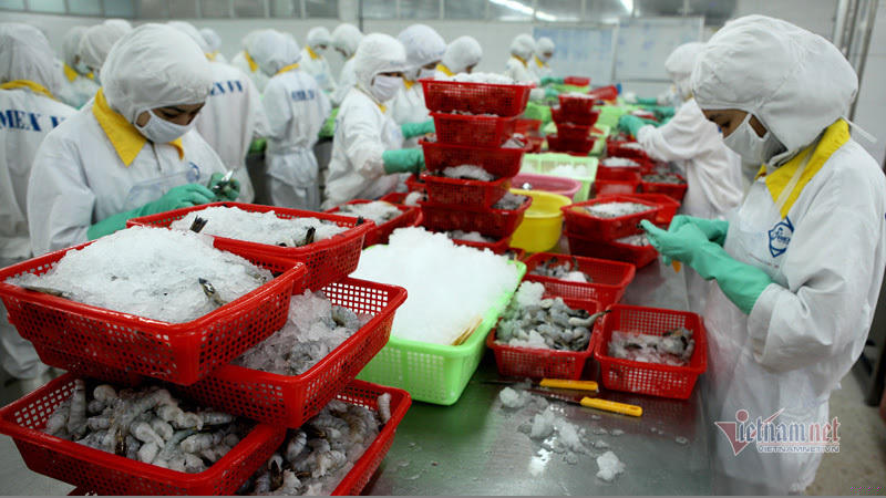 Thủ tướng khẳng định, Chính phủ đang làm và nỗ lực hết sức có thể trong điều kiện của đất nước để tháo gỡ khó khăn, thúc đẩy sản xuất kinh doanh cho doanh nghiệp trong bối cảnh đại dịch Covid-19 diễn biến phức tạp