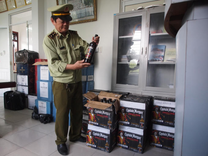 600 chai rượu ngoại không nguồn gốc xuất xứ được phát hiện kịp thời.