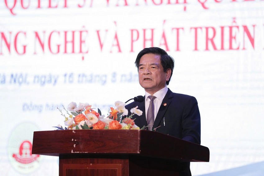 TS. Lê Ngọc Dũng - Uỷ viên Uỷ ban Trung ương MTTQ Việt Nam, Chủ tịch Hội Nghệ nhân và Thương hiệu Việt Nam, Chủ tịch Hội Mỹ nghệ Kim hoàn và Đá quý Việt Nam, Viện trưởng Viện Nghiên cứu và phát triển Đạo mẫu Việt Nam phát biểu khai mạc.
